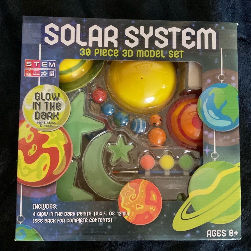 NEW Unopened Solar System 3D 30 Piece Model Set Glow In The Dark